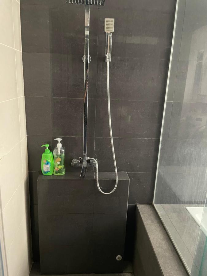 Couple Bathtub Studio @ Sky88 Apartemen *